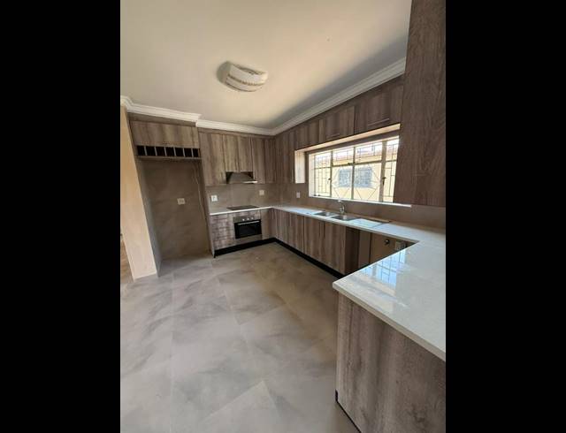 3 BEDROOM HOUSE FOR SALE IN VANDERBIJLPARK SW 1